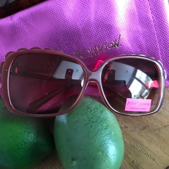 BETSEY JOHNSON Espresso  Scalloped UV Sunglasses 7